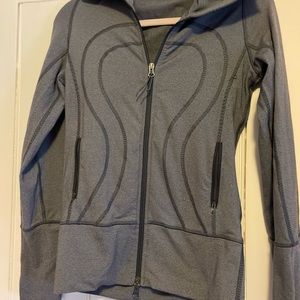 lululemon sz.s zip up- perfect condition